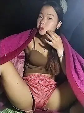 Snapshot of lylylove chatting on November 1, 12:45 am lylylove online show from November 1, 12:45 am