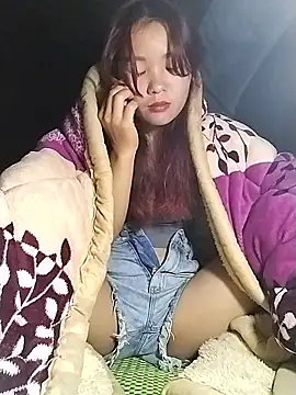 Snapshot of lylylove chatting on November 13, 1:15 am lylylove online show from November 13, 1:15 am