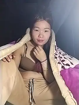 Snapshot of lylylove chatting on November 28, 10:07 am lylylove online show from November 28, 10:07 am