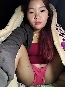 Snapshot of lylylove chatting on December 3, 8:34 am lylylove online show from December 3, 8:34 am