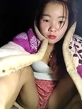 Snapshot of lylylove chatting on December 14, 12:49 am lylylove online show from December 14, 12:49 am