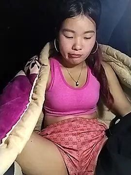 lylylove online show from January 18, 9:35 am