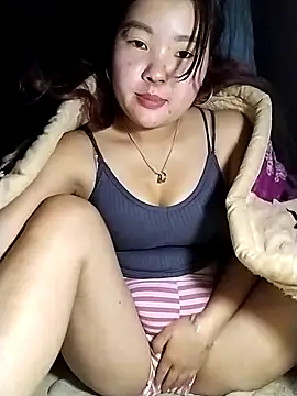 lylylove online show from February 17, 12:18 am