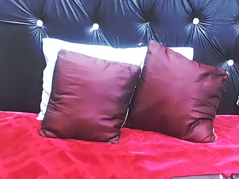 Snapshot of AppleAss02 chatting on November 13, 5:01 pm AppleAss02 online show from November 13, 5:01 pm