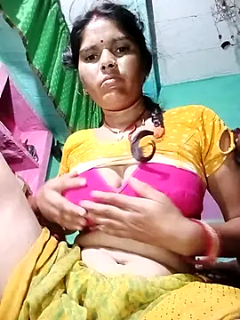 Snapshot of Sexy_queeny chatting on September 18, 10:01 pm Sexy queeny online show from September 18, 10:01 pm