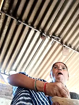 Snapshot of Sexy_queeny chatting on September 22, 7:10 am Sexy queeny online show from September 22, 7:10 am