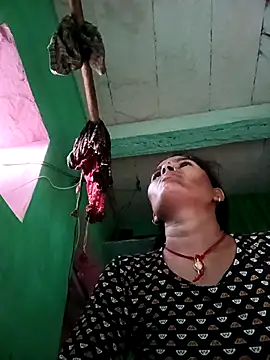 Snapshot of Sexy_queeny chatting on September 28, 12:21 pm Sexy queeny online show from September 28, 12:21 pm