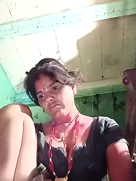 Snapshot of Sexy_queeny chatting on October 2, 8:38 pm Sexy queeny online show from October 2, 8:38 pm