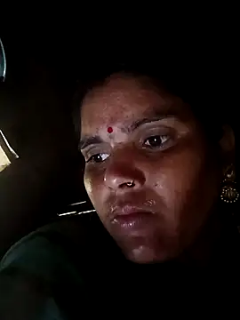 Snapshot of Sexy_queeny chatting on October 4, 12:58 pm Sexy queeny online show from October 4, 12:58 pm