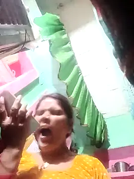 Snapshot of Sexy_queeny chatting on October 9, 4:49 pm Sexy queeny online show from October 9, 4:49 pm