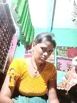 Snapshot of Sexy_queeny chatting on October 13, 6:52 pm Sexy queeny online show from October 13, 6:52 pm