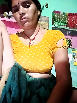 Snapshot of Sexy_queeny chatting on October 15, 3:45 pm Sexy queeny online show from October 15, 3:45 pm