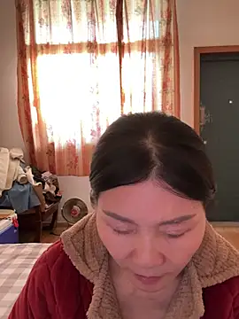 xiiuuff18 online show from February 2, 8:02 am