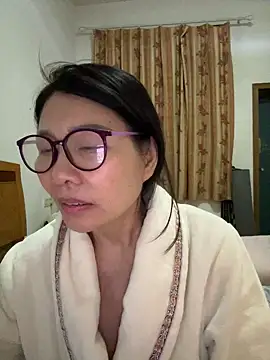 xiiuuff18 online show from April 22, 11:12 am