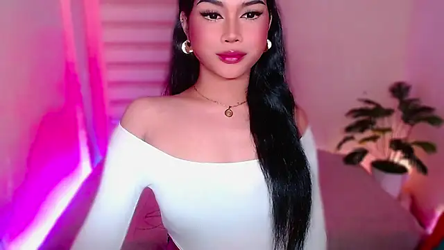 Snapshot of MissRumi_Hunter chatting on May 17, 9:44 pm MissRumi Hunter online show from May 17, 9:44 pm