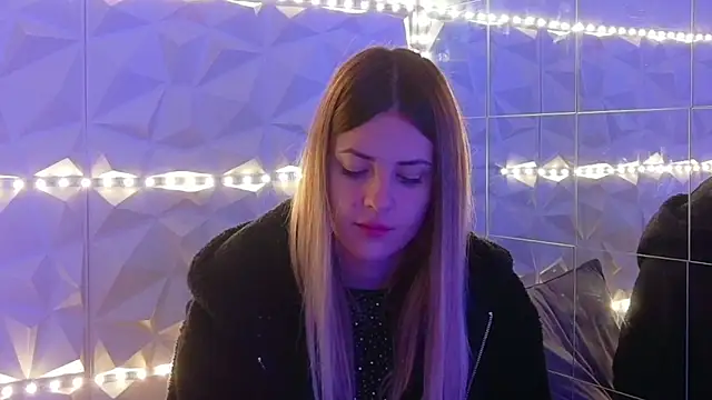 Snapshot of Aishha_ chatting on December 2, 6:08 am Aishha online show from December 2, 6:08 am