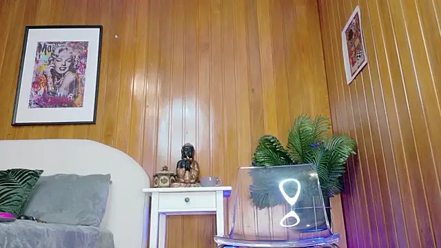 Zafiro Gem  online show from March 5, 8:49 pm