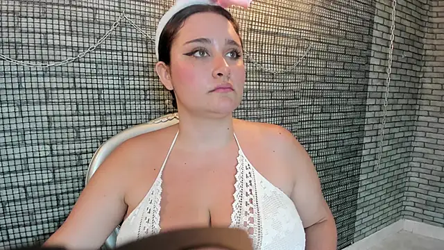 Briana 24 online show from February 26, 5:23 pm