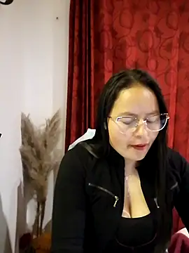 Daliz Leon online show from October 26, 1:55 am