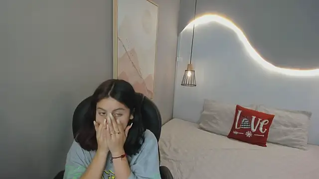 Julieth brown  online show from November 20, 6:40 pm