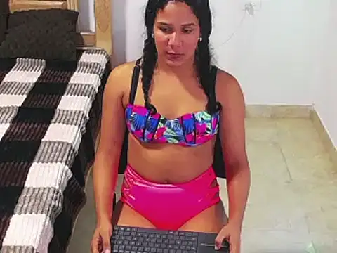 emily russell  online show from November 14, 5:39 am