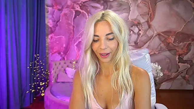 Snapshot of BellaRayyy chatting on September 21, 6:04 am BellaRayyy online show from September 21, 6:04 am