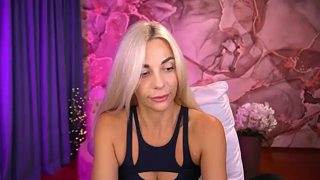 Snapshot of BellaRayyy chatting on September 29, 7:51 pm BellaRayyy online show from September 29, 7:51 pm