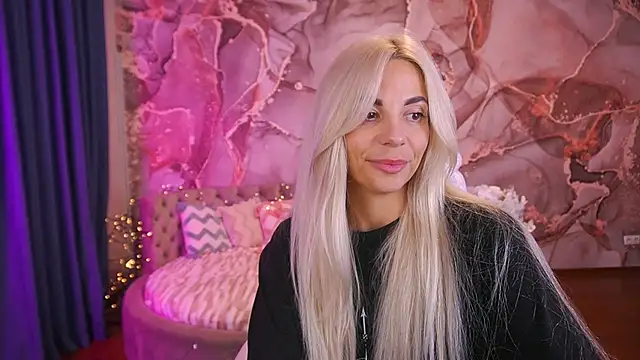 Snapshot of BellaRayyy chatting on October 27, 2:04 am BellaRayyy online show from October 27, 2:04 am