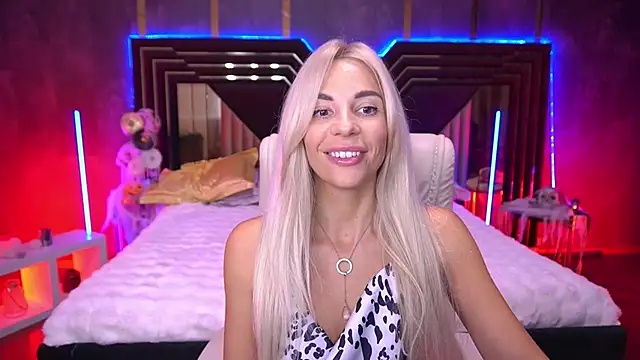 Snapshot of BellaRayyy chatting on October 27, 9:30 pm BellaRayyy online show from October 27, 9:30 pm