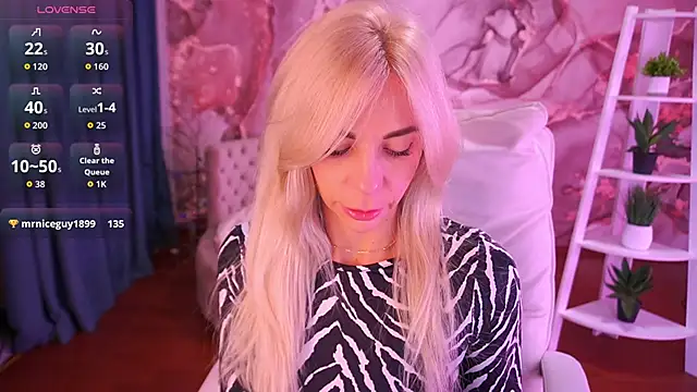 Snapshot of BellaRayyy chatting on November 15, 3:15 am BellaRayyy online show from November 15, 3:15 am