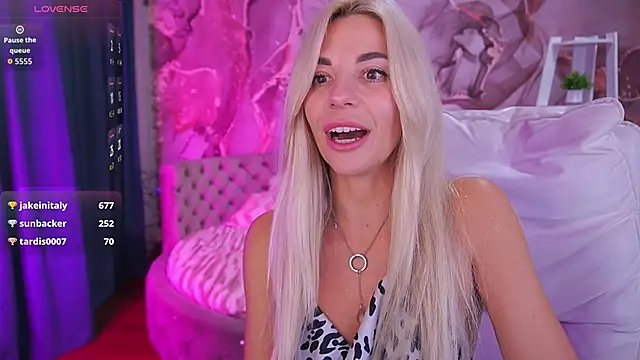 Snapshot of BellaRayyy chatting on November 27, 7:27 pm BellaRayyy online show from November 27, 7:27 pm