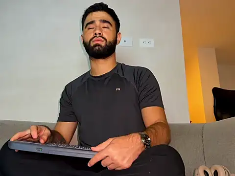 zack sullivan22 online show from February 25, 4:44 am