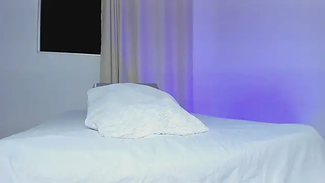 Selenafox 0 online show from September 10, 1:38 am