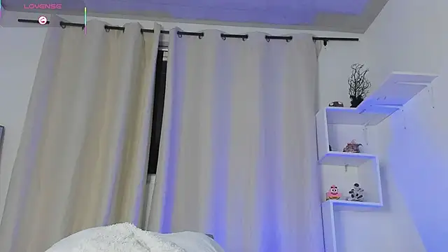 Selenafox 0 online show from November 11, 1:49 am