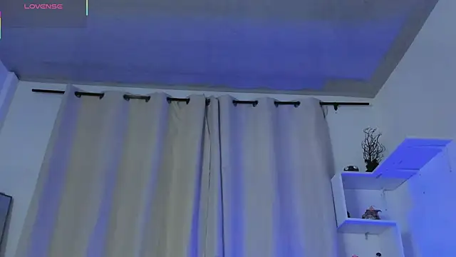 Selenafox 0 online show from November 12, 2:01 am