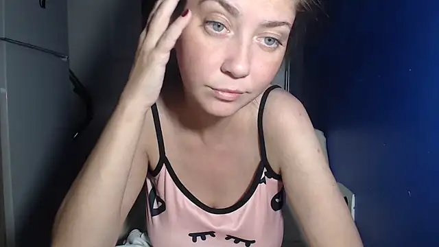 petite danielle online show from July 27, 7:32 pm