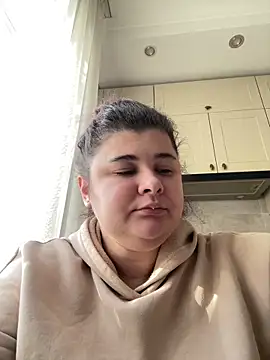 AliceCurlyX online show from February 9, 11:25 am