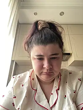 AliceCurlyX online show from March 8, 9:35 am