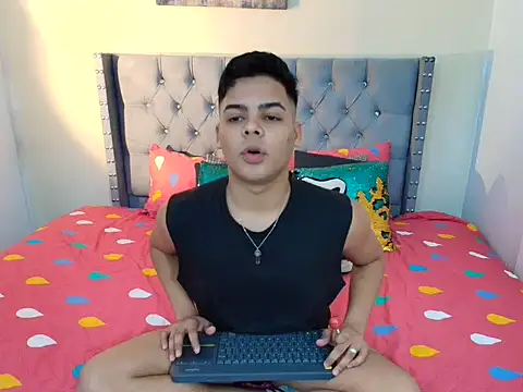 stewart mateo  online show from October 15, 2:01 am