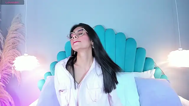 AlassiaHocthner online show from November 8, 11:43 am