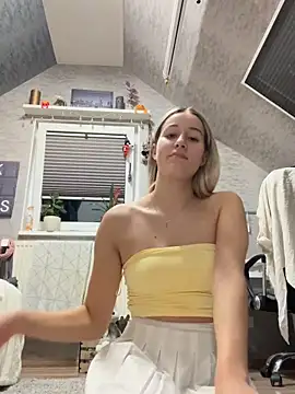 Snapshot of miaistlive chatting on September 19, 8:53 pm miaistlive online show from September 19, 8:53 pm