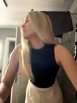 Snapshot of miaistlive chatting on September 20, 6:53 pm miaistlive online show from September 20, 6:53 pm