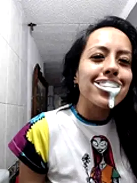 Snapshot of Queen_Ashly chatting on December 20, 1:45 am Queen Ashly online show from December 20, 1:45 am