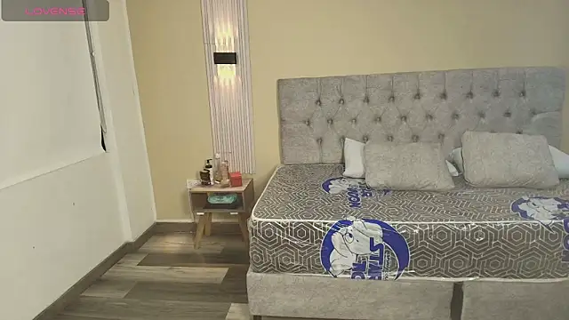 LiaMonroee  online show from October 6, 11:40 am