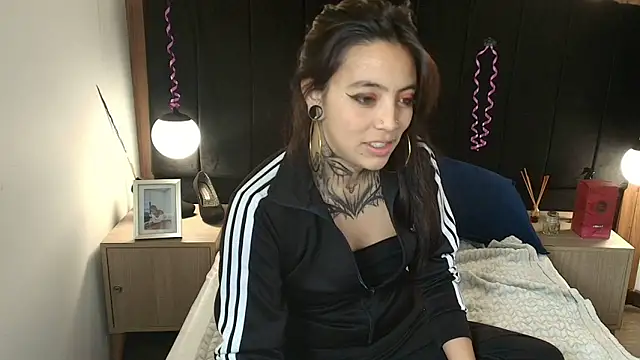 LiaMonroee  online show from April 6, 11:55 am