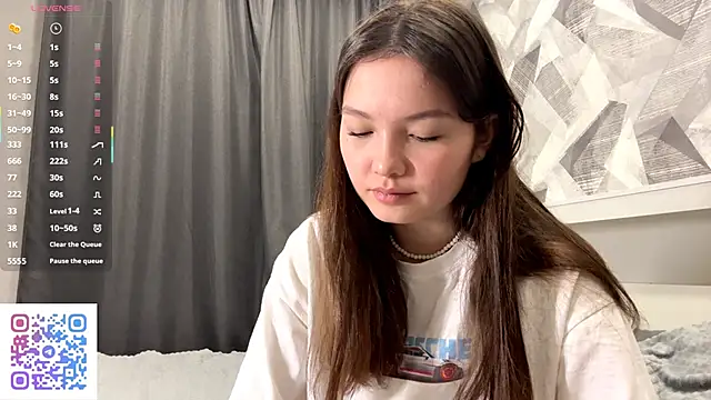 KiraVelvet online show from November 15, 7:10 pm