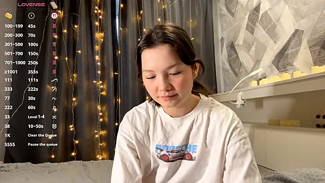 KiraVelvet online show from November 30, 8:40 am