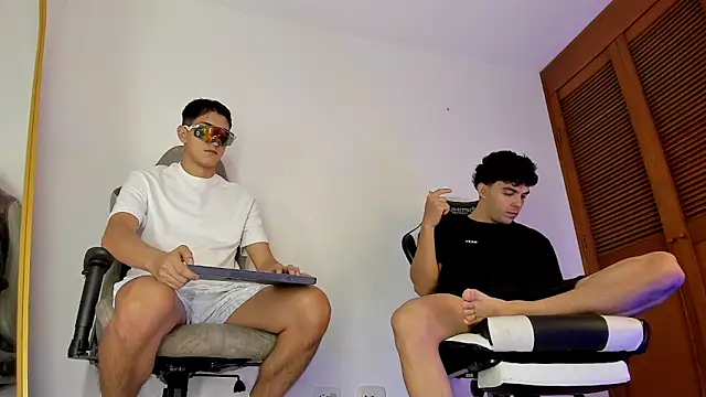 sotooliver3 online show from February 22, 8:40 pm