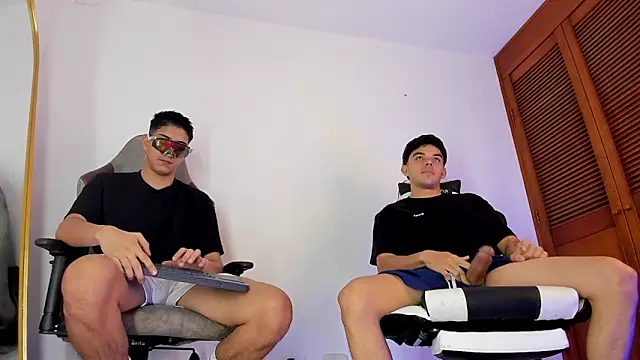 sotooliver3 online show from March 4, 8:37 pm