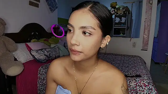 mia yireth online show from September 22, 1:18 am